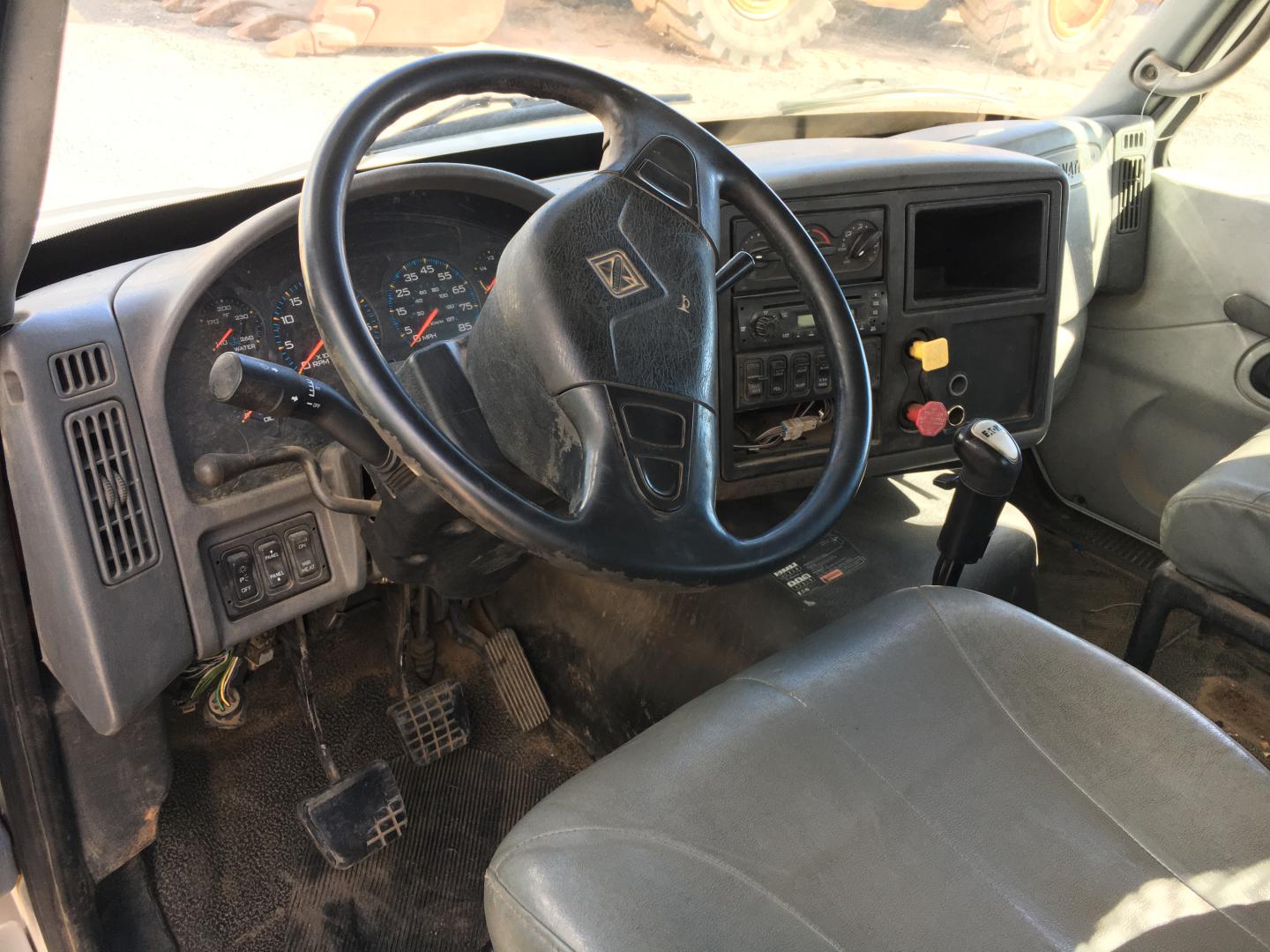 ./imagenes/INVOICE/2019/16650/CAMION CON PLATAFORMA INTERNATIONAL 8600 SBA 6X4 (31).JPG